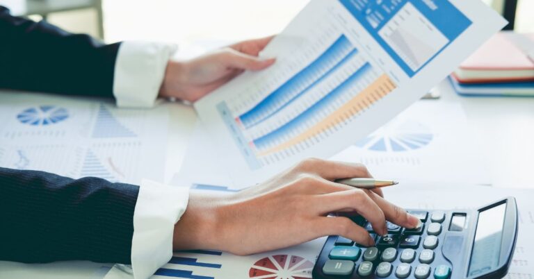 How do I add VAT to an invoice on QuickBooks?